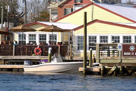 Dog Friendly Seafood Restaurants in Swansboro, NC - BringFido