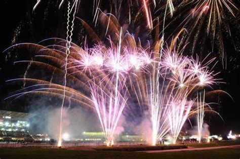 Fireworks at Doncaster Racecourse | Fireworks photo, Fireworks ...