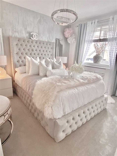 37 Stunning Silver Bedroom Designs To Elevate Your Sleeping Space Cozy Home Decorating Silver