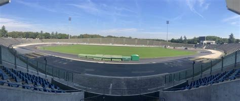 Réfection de la piste et du terrain d honneur du stade R Bobin à