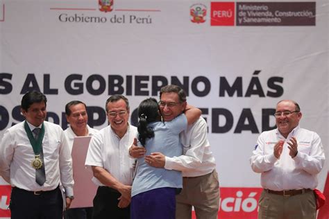 Presidente Vizcarra entrega más de 1600 títulos de propiedad y