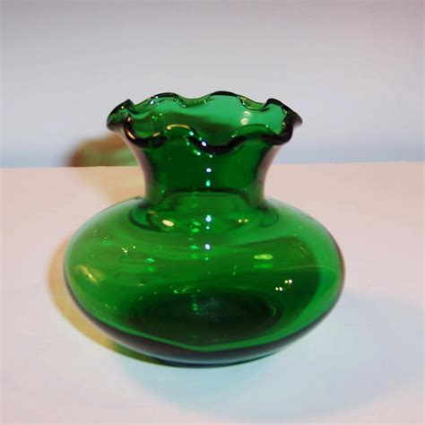 Vintage Anchor Hocking Forest Green Ruffle Top Vase In 2020 Vintage Dishware Anchor Hocking