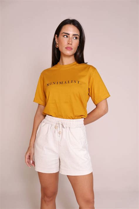 T SHIRT ESTAMPADA MINIMALIST AMARELO SAFFRON Valentt Fabrica De Moda