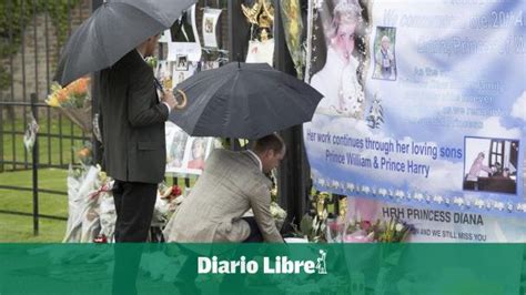 Pr Ncipes Guillermo Y Enrique Rinden Sobrio Homenaje A Su Madre Diana