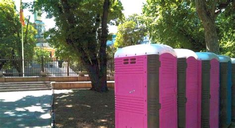 Los Urinarios Para El Orgullo Gay De Madrid Ofenden A Un Grupo De Legionarios Shangay