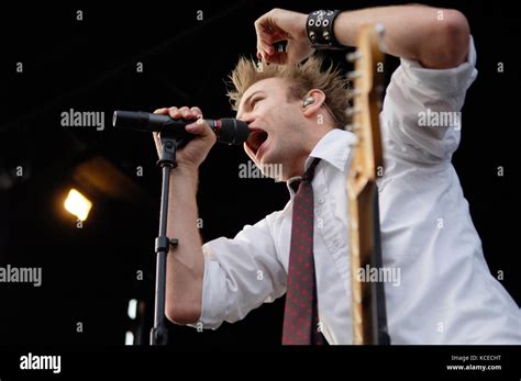 Deryck Whibley Of Sum 41 Performs At The 2007 Vans Warped Tour At The