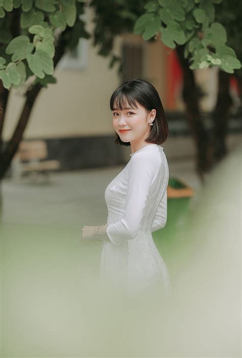 Hot girl trường Báo đẹp quyến rũ trong bộ ảnh chia tay tuổi sinh viên Báo Dân trí