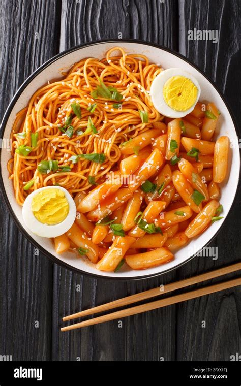 Popular Korean Snack Meal Rabokki Is All About Spicy Rice Cakes And