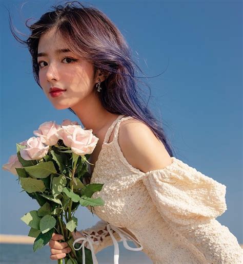 Nhan sắc thăng hạng của hot girl NEU sau năm nổi tiếng