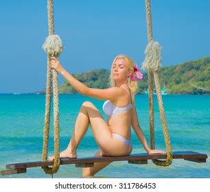Sexy Thing Tanning Blonde Stock Photo 737519161 Shutterstock