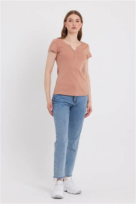 Matilda Nude Düğme Detaylı Vücuda Oturan Tişört Vena Jeans