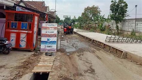 Warga Keluhkan Perbaikan Jalan Di Jatirejo Mojokerto Sebulan Tak