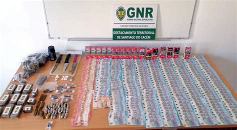 Gnr Deteve 14 Pessoas E Apreendeu Droga E Dinheiro Na Operação De