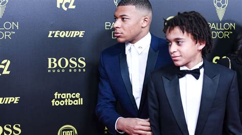 Psg Ethan Mbappé Petit Frère De Kylian Signe Un Contrat Aspirant