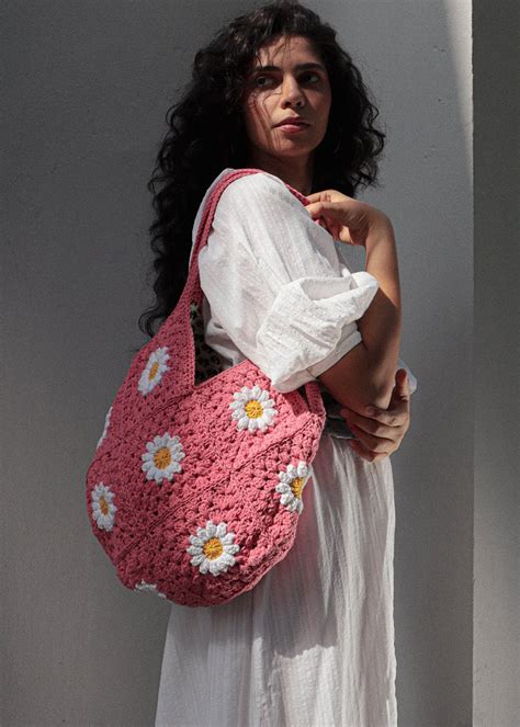 Get Pink Daisy Crochet Tote Bag At ₹ 1699 Lbb Shop