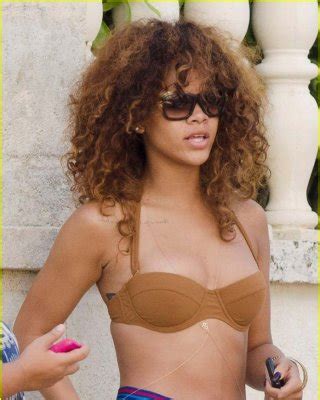 Miley Cyrus Exposing Her Fucking Sexy Body And Nice Ass On Stage Porn Pictures XXX Photos Sex