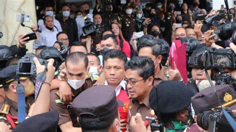 Foto Foto Ferdy Sambo Pakai Rompi Merah Jadi Tahanan Kejaksaan Agung