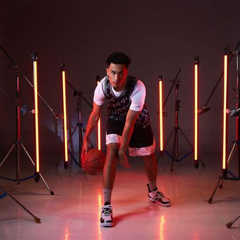 Hot boy bóng rổ chinh chiến SEA GAMES Là thạc sĩ ĐH Harvard Việt kiều Mỹ điển trai hút fan