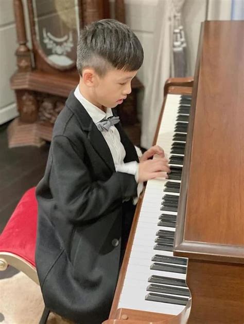 Qu V N Hi M Hoi Khoe Nh Con Trai Nh Hot Boy V Nh N Nh Y Y U Th Ng Trong D P Sinh Nh T