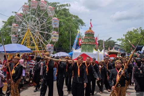 Tradisi Grebeg Maulid Solo ANTARA News