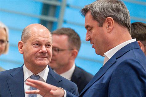 Markus Söder nimmt Olaf Scholz in Mangel Wer von Gerhard Schröder