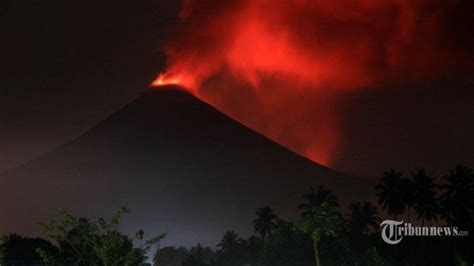 Ribu Warga Dari Lokasi Terkena Dampak Erupsi Gunung Soputan