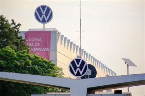 Volkswagen De México Y Sindicato Pactan Alza Salarial De 8 1 Y De 0 5