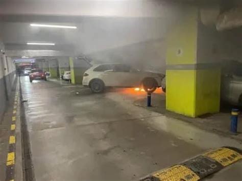 O Ma In A Luat Foc N Parcarea Subteran A Unui Mall Din Capital