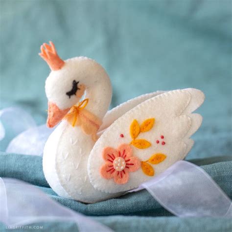 How To Make A Felt Swan Stuffie With Crown Lia Griffith Felt