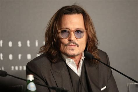 Johnny Depp Forced To Cancel U S Shows Due To Injury Parade