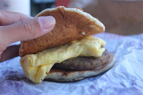 I Tried Hardees New Breakfast Sandwich That Tries To Copy The Mcgriddle And It Was Obvious Why