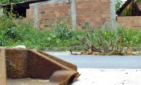 Bueiros colocam motociclistas e pedestres em risco Maricá Info