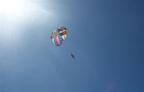 Un Parachutiste Lors D Un Saut