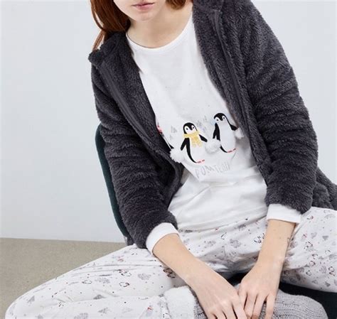 Pyjamas Pas Chers Et En Soldes Entre Chemises De Nuit Combinaisons