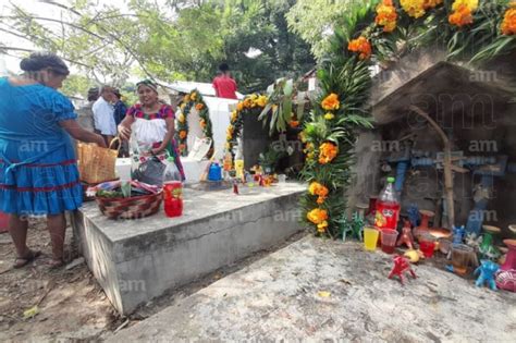 Con Bebida M Sica Y Comida Celebran Xantolo En Pante N De Macuxtepetla