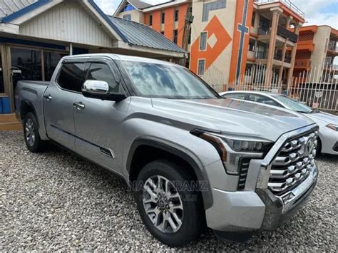 Toyota Tundra 2023 Silver, Kumasi