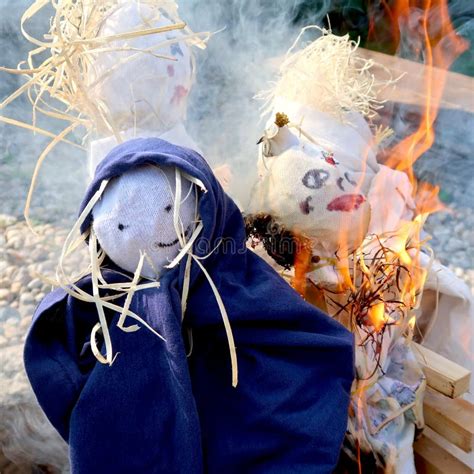 Noche De Walpurgis Quema Tradicional De La Bruja Y Ritual Que Da La