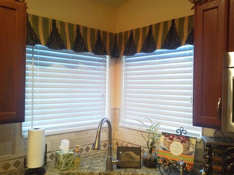 Ahlstrom Adventures: kitchen valances