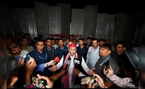 Samajwadi Party Accuses Bjp Of Barricading Gates Of Jp Narayan Centre