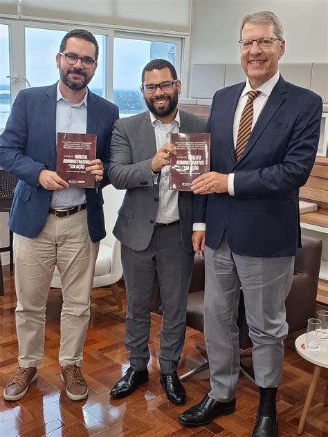 Palestra de Lançamento do Livro Curso de Direito Administrativo em