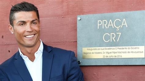 Ronaldo Becomes The First Ever Footballer To Reach Billionaire Status Sporting News Canada