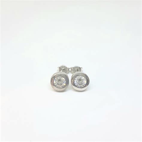 Round Bezel Stud Earrings With Zirconia Stone