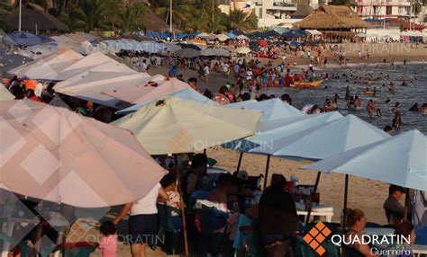 Pasan cientos de turistas festejos navideños en mar de Acapulco