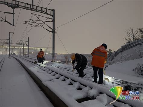 广铁集团长沙供电段多措并举积极战冰雪 全力确保铁路供电正常