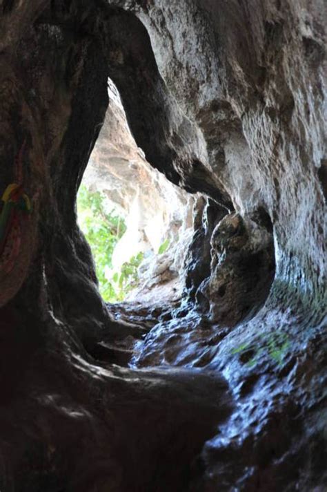 Destination: Pak Ou Caves (Luang Prabang Area, Laos) - Worthy Go