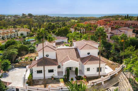 Villas For Sale In El Paraiso Estepona East