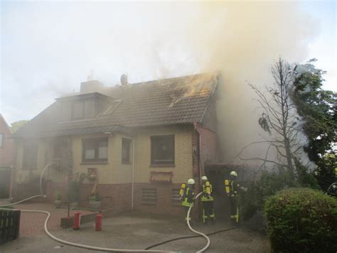 PKW Brand greift auf Wohnhaus über Einsatzbericht Mulsum