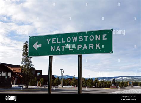 Yellowstone national park sign hi-res stock photography and images - Alamy