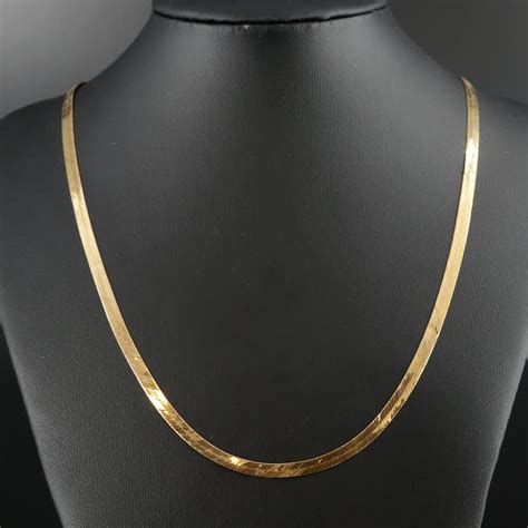 18K Yellow Gold Herringbone Chain Necklace | EBTH