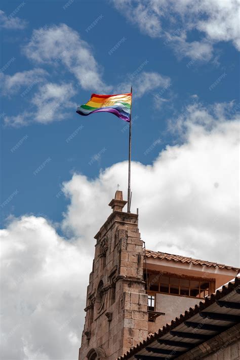 O Que E Preciso Para Ser Corretor De Imoveis - Fotografía de fondo del municipio del cusco con la bandera del ...